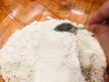 નો ઓવન નો યીસ્ટ વ્હીટ પીઝા(નો Oven નો yeast Whole Wheat Pizza Recipe in Gujarati)