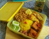 Foto langkah ke 5 dari resep Bekal Anak Nasi Kuning Simple.