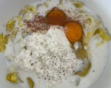 Foto del paso 2 de la receta: Pastel de puerros con salmón ahumado en el microondas