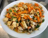 Une image de l'étape 24 de Poulet mariné aux carottes, champignons, épices et coriandre.