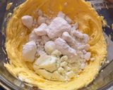 Foto langkah ke 2 dari resep Butter Cream Sederhana Untuk Olesan Donat.