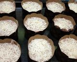 Foto langkah ke 6 dari resep Cupcake coklat tabur keju.