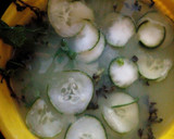 A picture of step 2 of Cucumber smoothie..