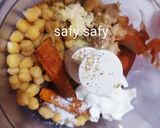 A picture of step 2 of Roasted Carrot and Chickpea Salad.