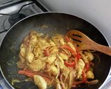 Foto del paso 7 de la receta: Pollo al curry con puré de zanahoria y zucchini