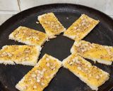 A picture of step 3 of Instant garlic bread.