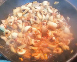 Foto del paso 3 de la receta: Salteado de setas variadas con butifarras, del perol y de Huevo