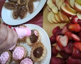 صورة لخطوة 3 من وصفة تارت بالشوكولاته والفواكه