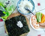 Hình bước làm 3 của món 🍣🍘 Cơm cuộn tôm