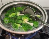 Foto langkah ke 2 dari resep Warm Breakfast Salad.
