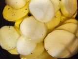 Trucha al horno con jamón y patatas panaderas