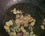 Foto langkah ke 3 dari resep Tumis Ikan Pindang.