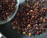 A picture of step 1 of Roasted Masala Chana.