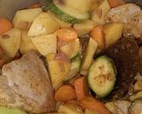 صورة لخطوة 1 من وصفة جواز خضار مشكلة مرقة بيضة 🥕🥔🌶🥘