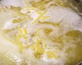 A picture of step 3 of Tagliatelle ai finferli e zafferano.