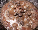 Foto del paso 8 de la receta: Almejas y gambas en salsa marina.
