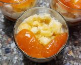 Foto del paso 11 de la receta: 🌟 Triffle de damascos 🌟 Postre en vaso en capas: bizcochuelo, crema de queso y damascos en almíbar 🌟