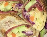 Foto langkah ke 3 dari resep Wrapped Salad / Salad Roll.