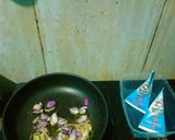 Foto langkah ke 2 dari resep Telur Kari Simpel.