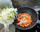 Foto del paso 2 de la receta: Wok de repollo y heura