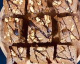 वॉल्नट ब्राउनी विद चॉकलेट सॉस (chocolate brownie with chocolate sauce recipe in Hindi) रेसिपी चरण 6 फोटो