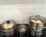 Hình bước làm 4 của món Bánh bao nhân thịt, trứng cút và trứng muối