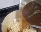 Foto del paso 3 de la receta: Arroz integral con rape, ajetes y alcachofas (para vagos)
