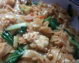 Foto langkah ke 7 dari resep Kwetiaw Goreng Sederhana.
