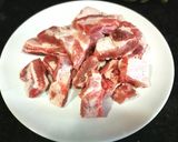 Foto del paso 1 de la receta: Guiso de alcachofas con costillas de cerdo