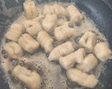 A picture of step 5 of Potato and parsnip gnocchi with green pesto and crispy sage 🌿.
