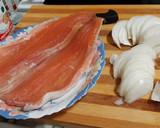 Foto del paso 1 de la receta: Trucha a la plancha con bacon y cebolla