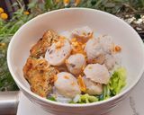 Hình bước làm 2 của món Bún trộn thịt viên