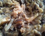 Foto del paso 2 de la receta: Arepa con salteado de berenjena, calabacín, cebolla y pasas de uva🍘🍆🥒🌰🍇🥓🍘