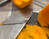 Foto del passaggio 2 della ricetta Lingue di zucca chiuse a mo di piadina