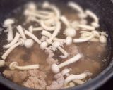 รูปขั้นตอนการทำที่ 3 ของ ยำไข่ต้ม + หมูสับ เห็ดชิเมจิ