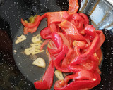 Foto del paso 1 de la receta: Pimientos para acompañar carne o pollo