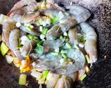 รูปขั้นตอนการทำที่ 5 ของ กุ้งผัดผงกะหรี่
