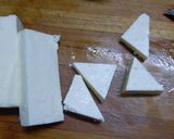 A picture of step 1 of Shahi paneer matar masala.