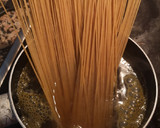Foto del paso 1 de la receta: Pasta con espinacas y almendras
