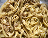 Foto del paso 6 de la receta: Tallarines frescos caseros con ricotta, cebolla caramelizada y trufa