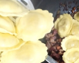 Foto del paso 8 de la receta: Raviolis con Panceta y Verduritas al Wok con Salsa de Mostaza Verde y Miel