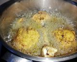 Foto del paso 10 de la receta: Muslo de pollo semideshuesado rebozado