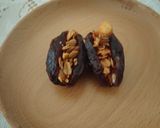 Gambar langkah 1 resipi Snacking: Energy Booster with Dates and Granoila (Eat Clean).