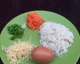 Foto langkah ke 1 dari resep Mpasi anak 16 bln Omlette Misoa & wortel.
