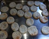 Foto del paso 7 de la receta: Galletas malteadas, sopladitas, con semillas o cara sucia en panetera