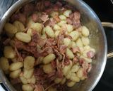 Foto del paso 4 de la receta: Ñoquis con bacon, salchichas y salsa de queso