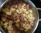 Foto del paso 4 de la receta: Ñoquis con bacon, salchichas y salsa de queso