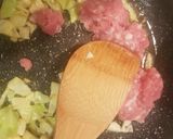 รูปขั้นตอนการทำที่ 4 ของ สปาเก็ตตี้สอดไส้กรอกซอสมะเขือเทศหมูสับ