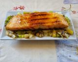Foto del passaggio 3 della ricetta Salmone grigliato con porri