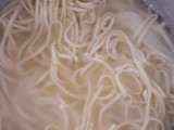 Fideos con verduras y pollo